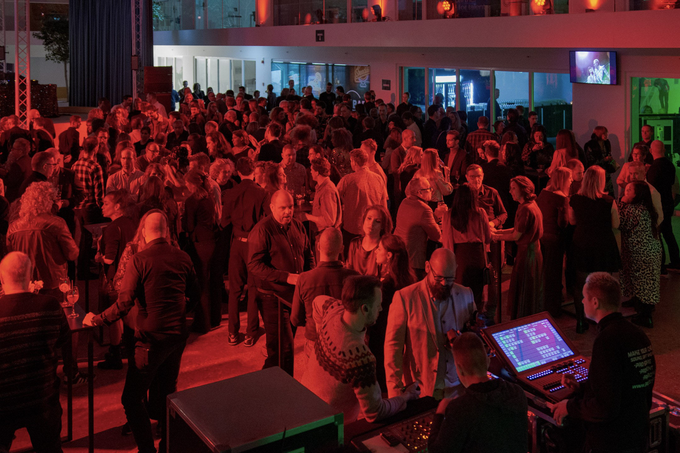 78-PatrickSimons_syntrapxl-nieuwjaar-2026_SYN3700 (Aangepast).jpg